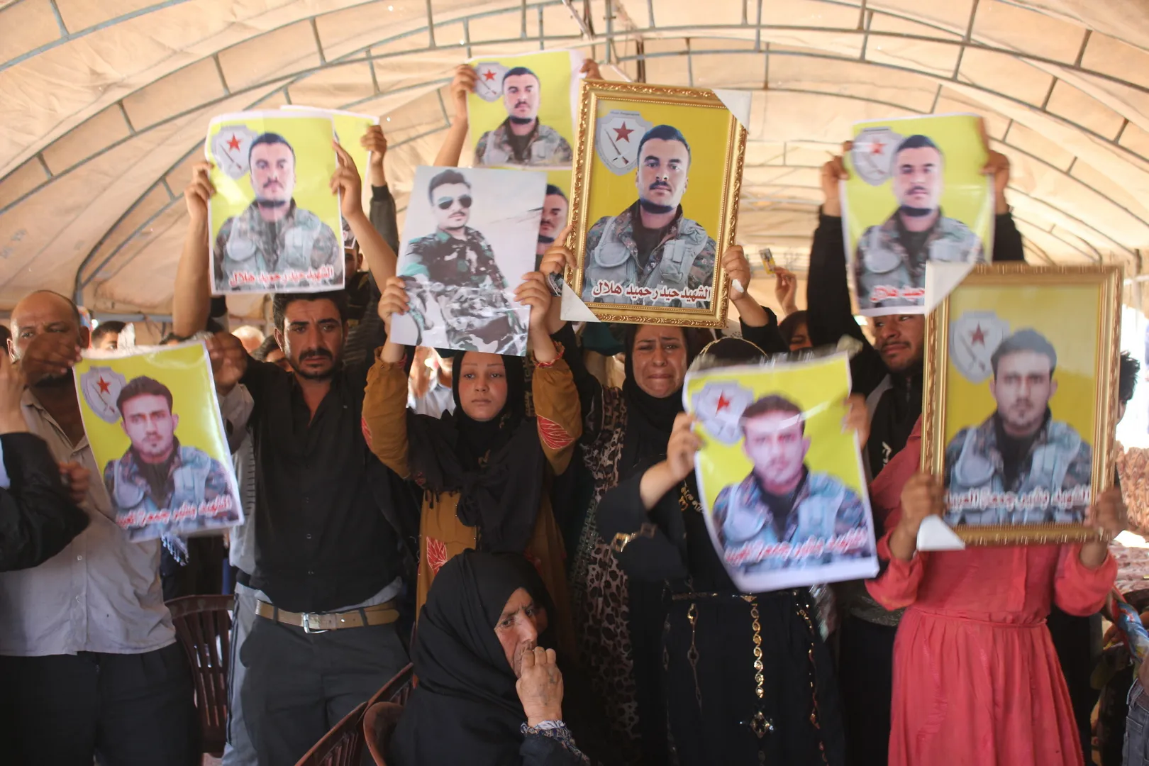 ​​​​​​​​​​​​​​​​​​​​​​​​​​"لن نتراجع عن المقاومة" رسالة أهالي تل براك تحت خيمة عزاء شهيدين