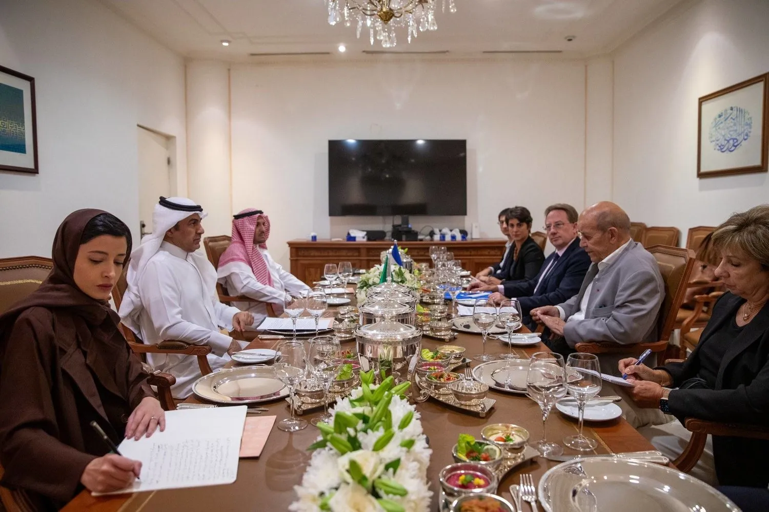 ​​​​​​​وصف بـ "المثمر" السعودية وفرنسا تبحثان العلاقات الثنائية وأزمة لبنان