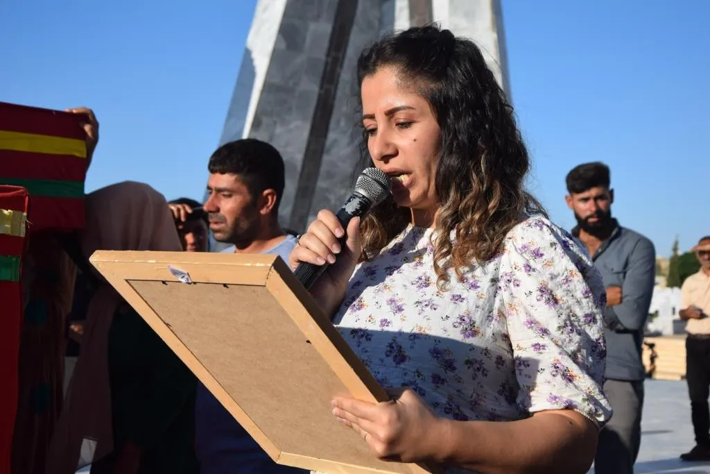 أهالي كوباني يشيعون جثمان الشهيد خضر قادر إلى مثواه الأخير