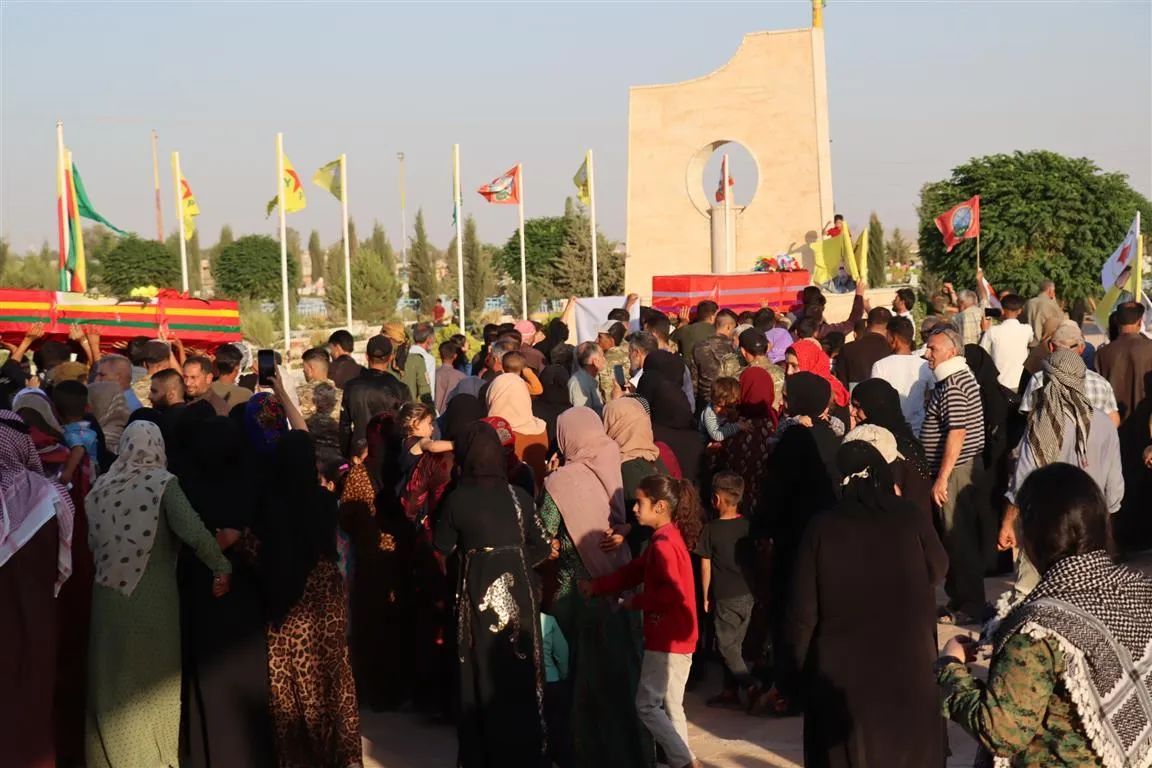 تشييع جثماني الشهيدين محمد ومصطفى إلى مثواهما الأخير في الحسكة
