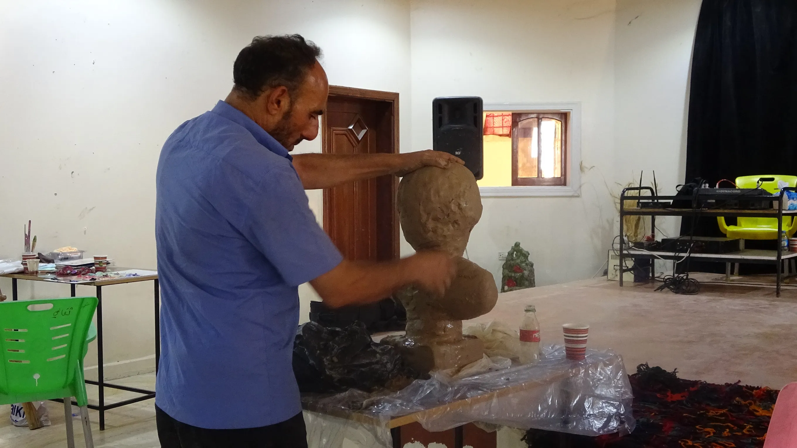 تحت شعار" في حب الفن نلتقي لنرتقي" انطلاق ملتقى الطبقة الأول للفن التشكيلي