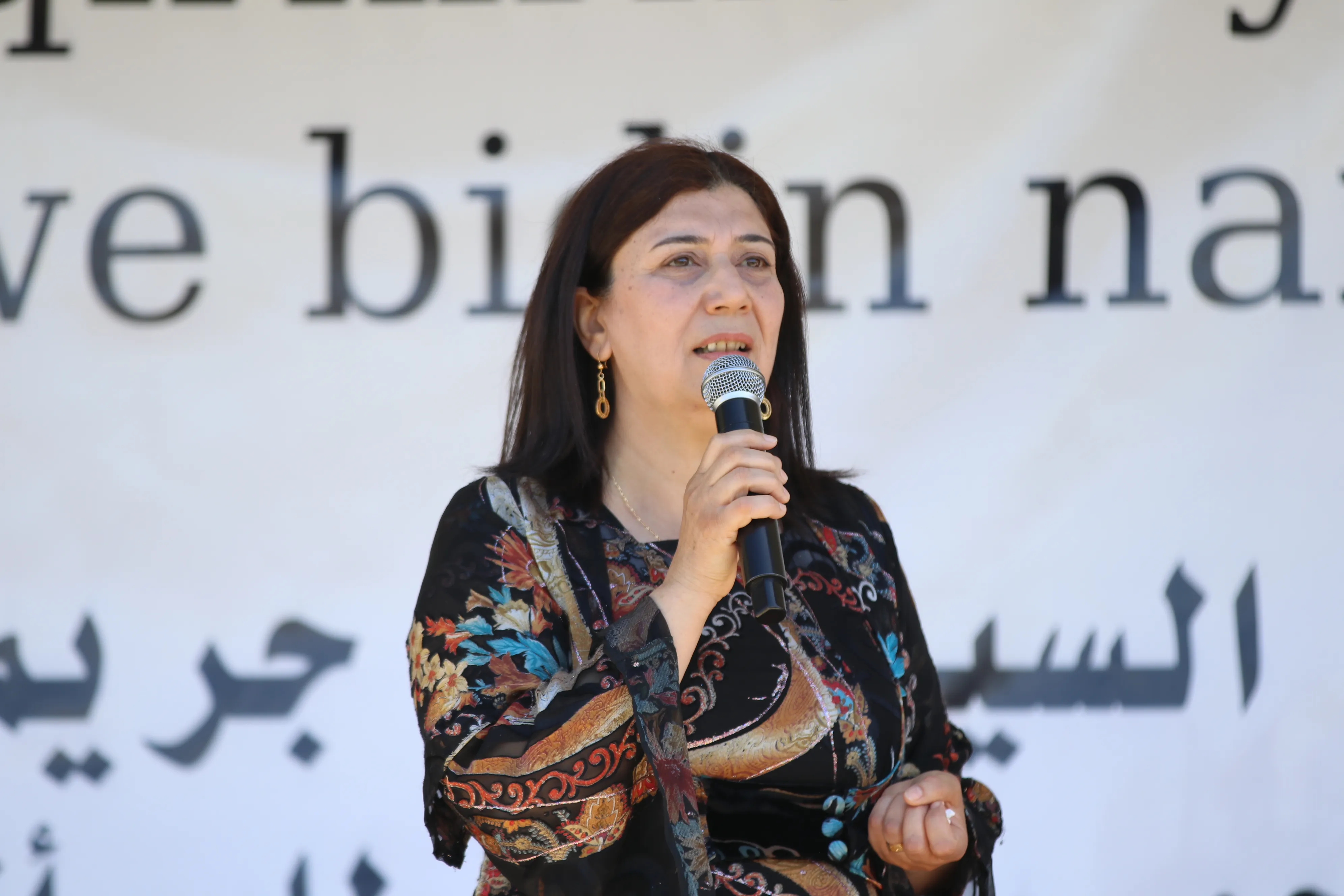 ابنة وطن الشمس والنار يسرى درويش