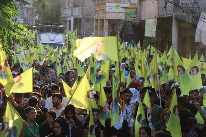 أهالي حلب يرفضون تهديدات الاحتلال التركي للقائد عبد الله أوجلان