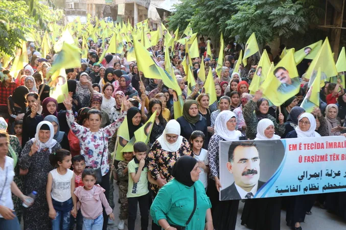 أهالي حلب يرفضون تهديدات الاحتلال التركي للقائد عبد الله أوجلان