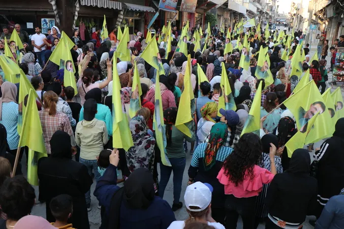 أهالي حلب يرفضون تهديدات الاحتلال التركي للقائد عبد الله أوجلان