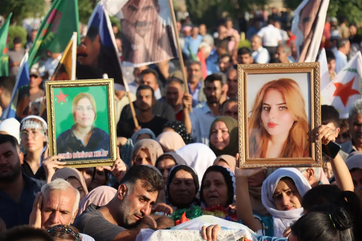 تشييع جثامين 5 شهيدات في الحسكة خلال مراسم مهيبة
