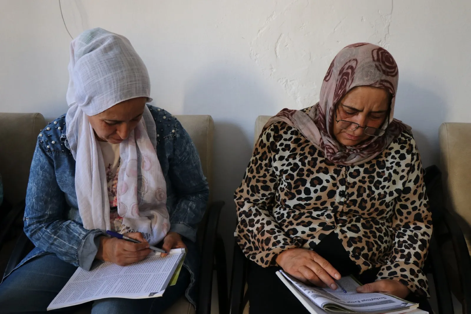 العمر رقم أمام إرادتهنّ في تعلّم لغة الأم