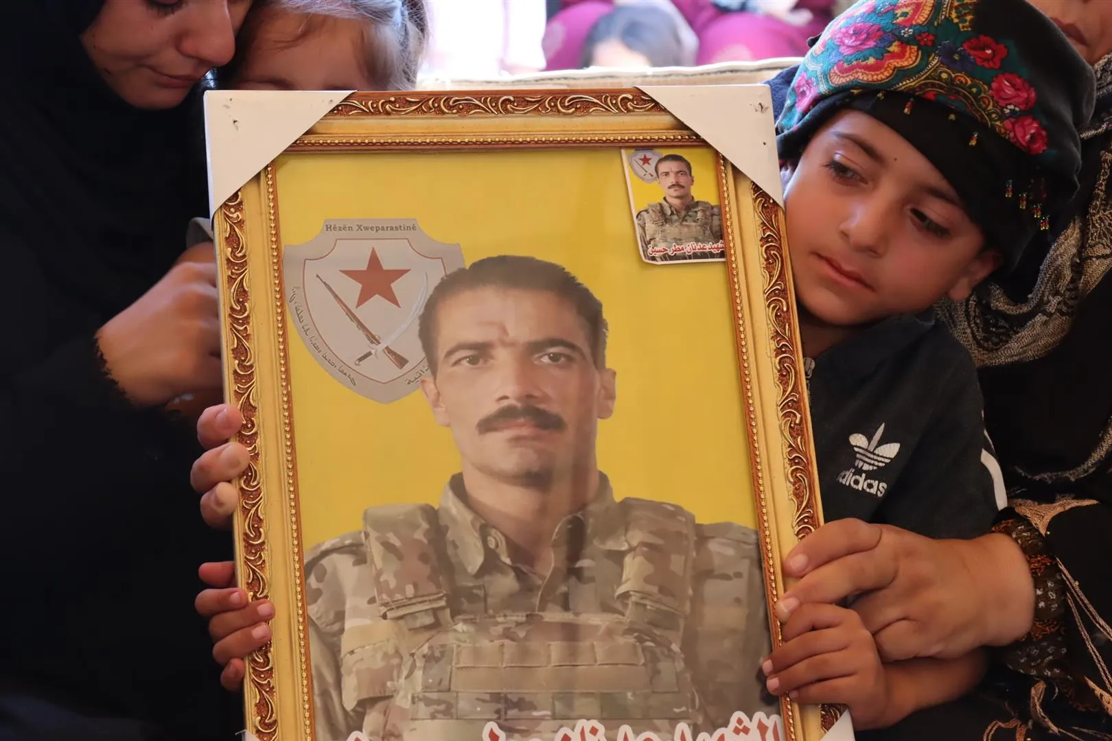 أهالي الحسكة يقدّمون واجب العزاء لذوي الشهيد عدنان مطر