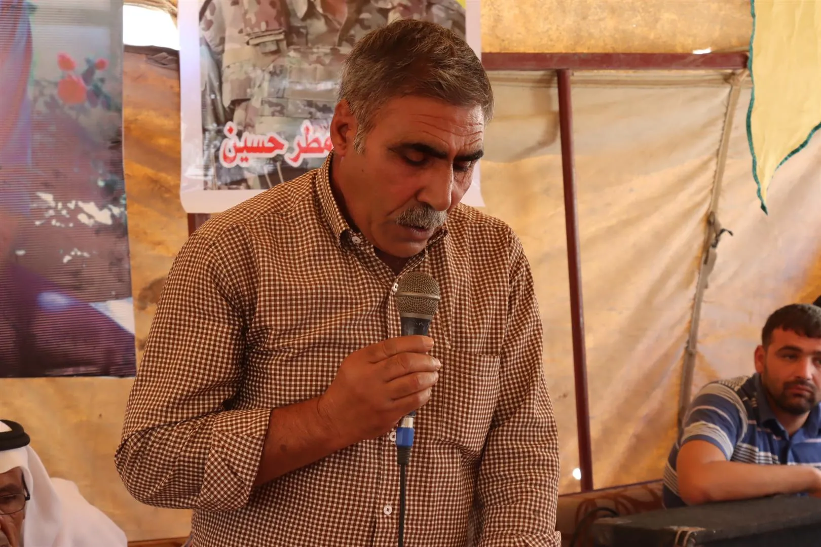 أهالي الحسكة يقدّمون واجب العزاء لذوي الشهيد عدنان مطر