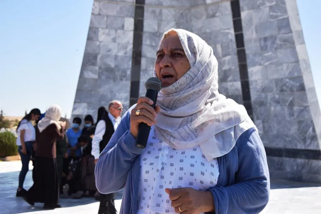 ​​​​​​​أهالي إقليم الفرات يشيّعون جثمان الشهيدة زين سكفان