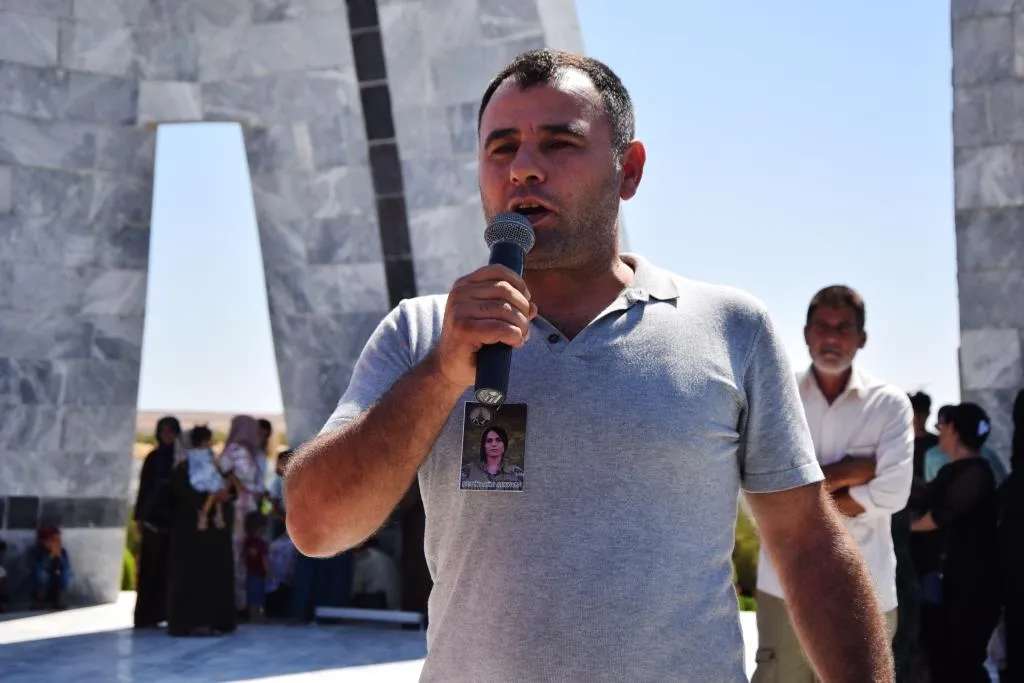 ​​​​​​​أهالي إقليم الفرات يشيّعون جثمان الشهيدة زين سكفان