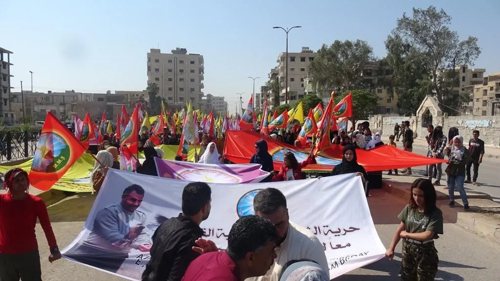 ​​​​​​​أهالي الرقة يطالبون بتحقيق حرية القائد عبد الله أوجلان الجسدية