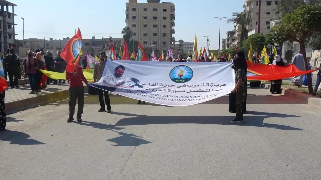 ​​​​​​​أهالي الرقة يطالبون بتحقيق حرية القائد عبد الله أوجلان الجسدية