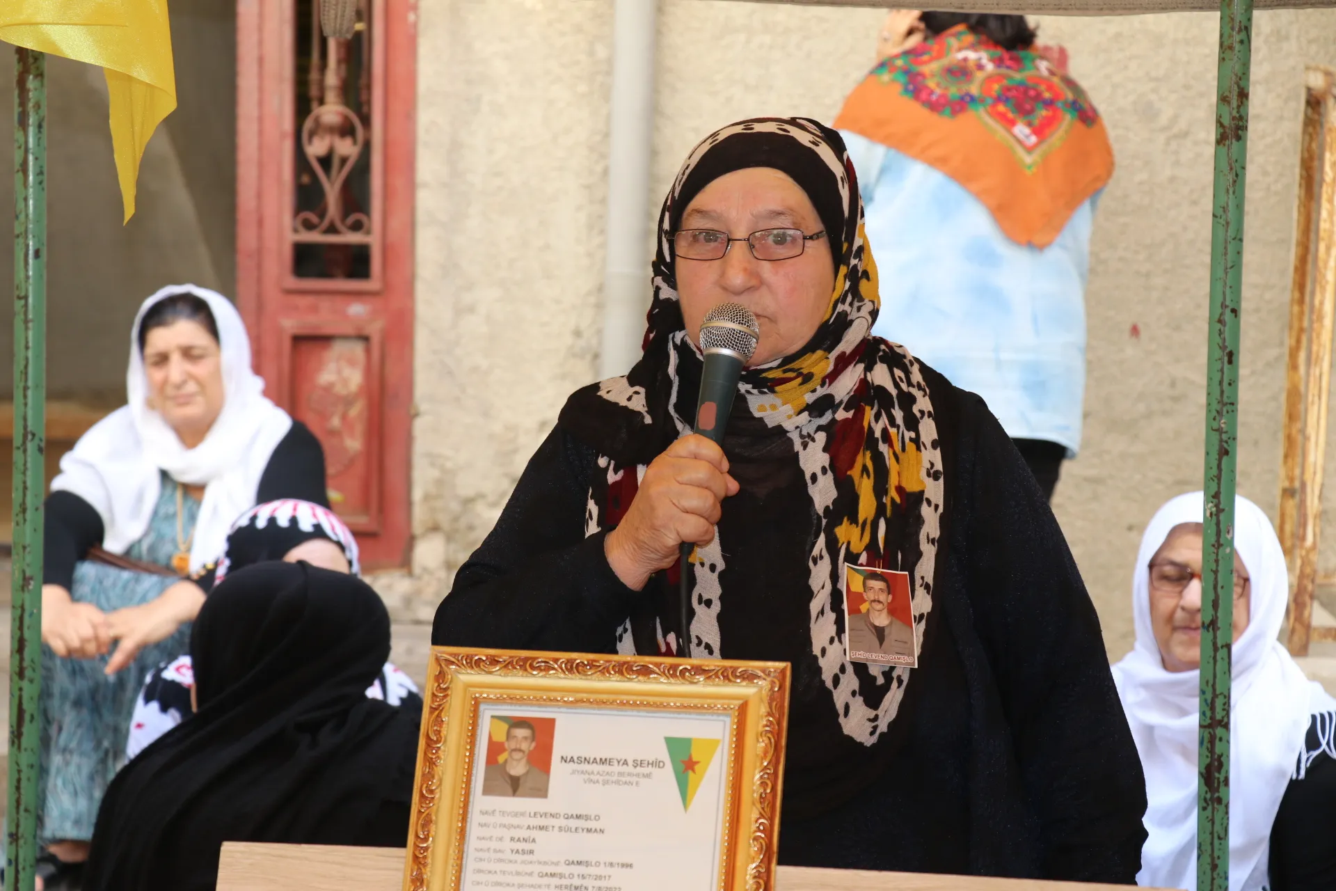 التأكيد على التمسُّك بالقضية خلال مراسم غيابية لمقاتل في قوات الدفاع الشعبي