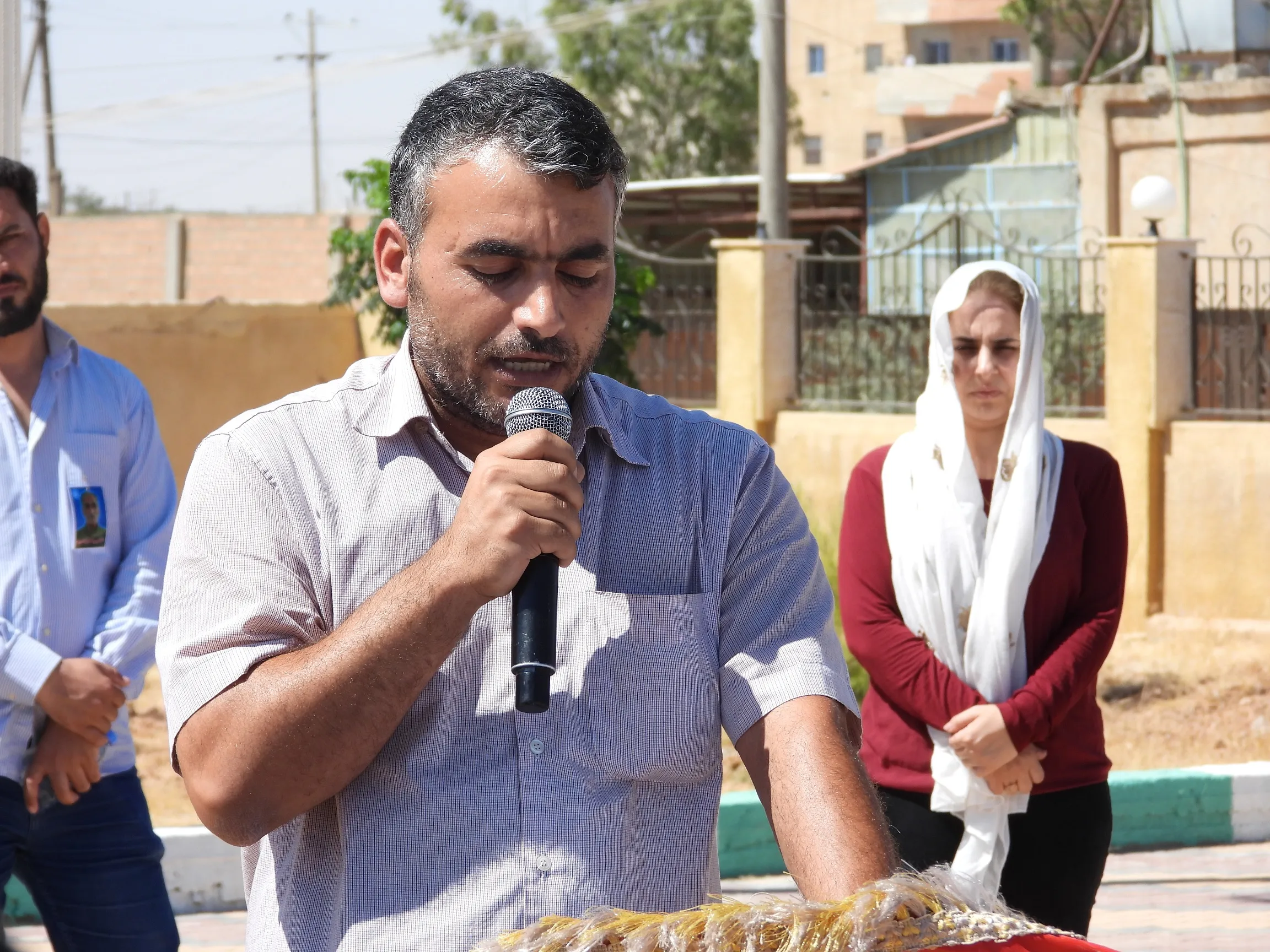 أهالي الطبقة يشيّعون جثمان الشهيد إبراهيم الغضبان