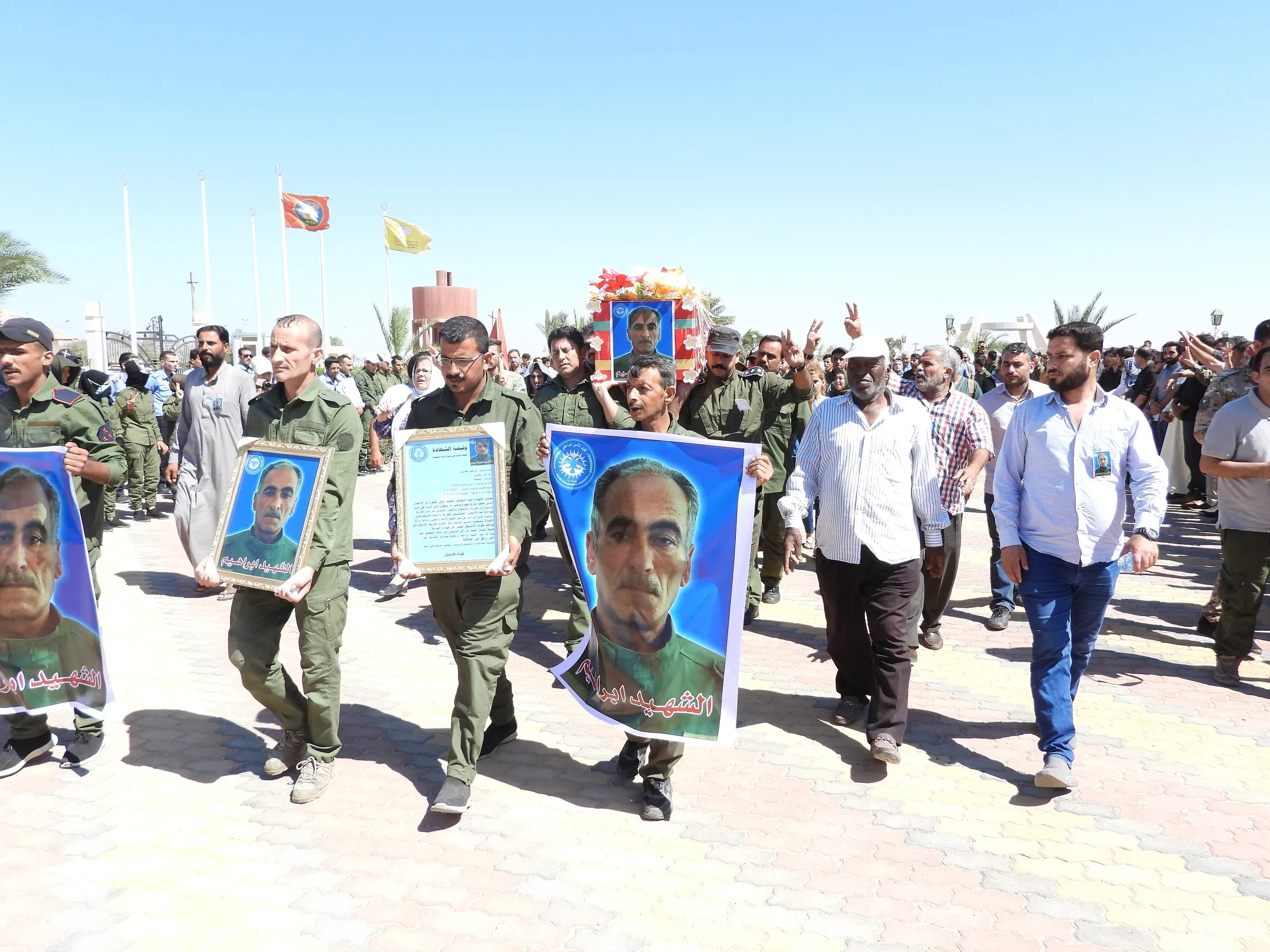 أهالي الطبقة يشيّعون جثمان الشهيد إبراهيم الغضبان