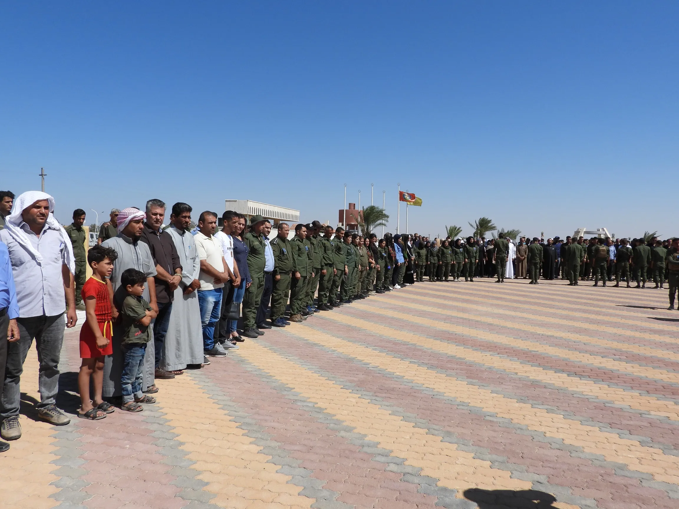 أهالي الطبقة يشيّعون جثمان الشهيد إبراهيم الغضبان