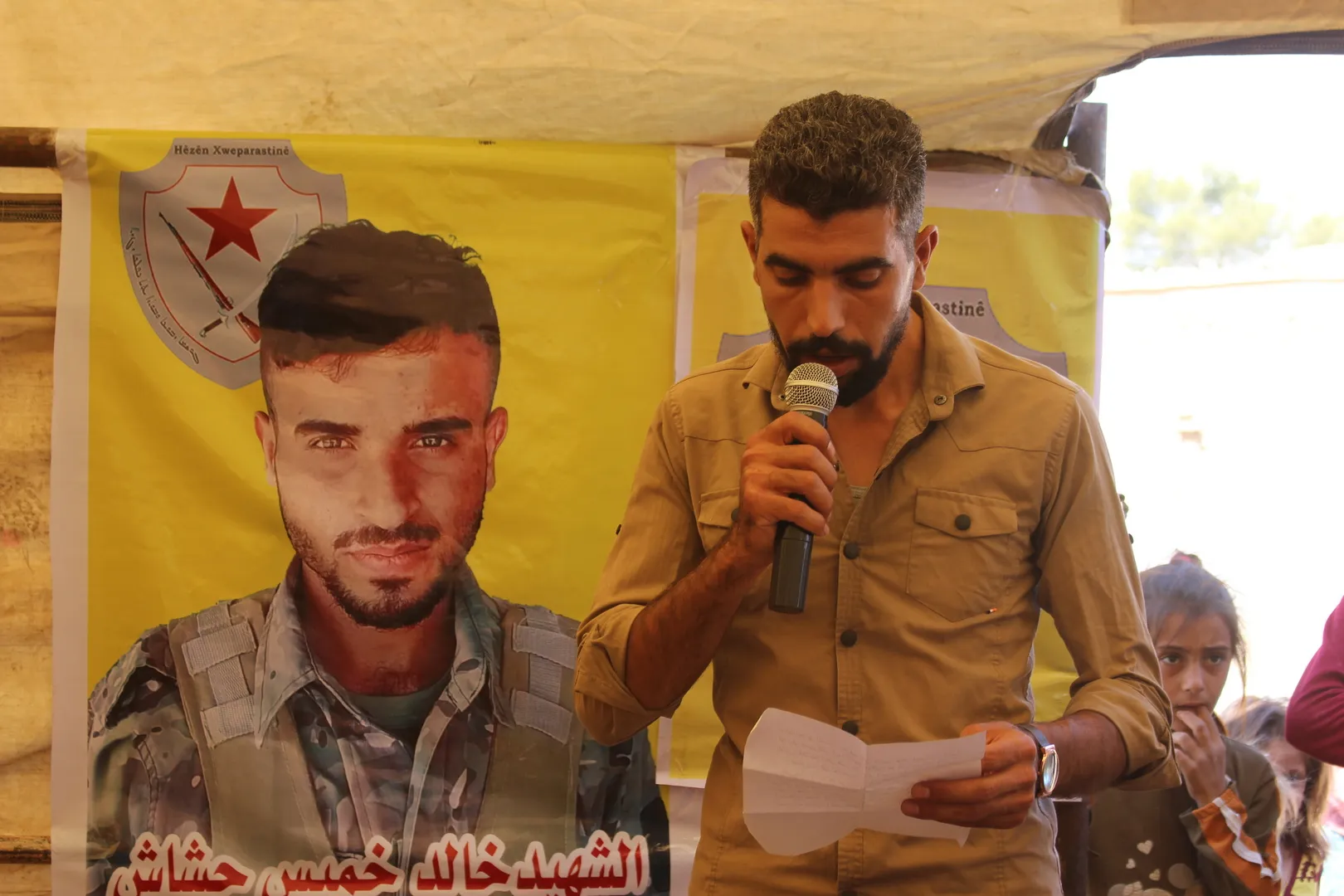 ​​​​​​​تقديم واجب العزاء لذوي شهيد قوات الدفاع الذاتي خالد خميس
