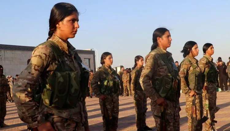 ​​​​​​​أهالي الطبقة يشيّعون جثمان الشهيدة ريم الجاسم