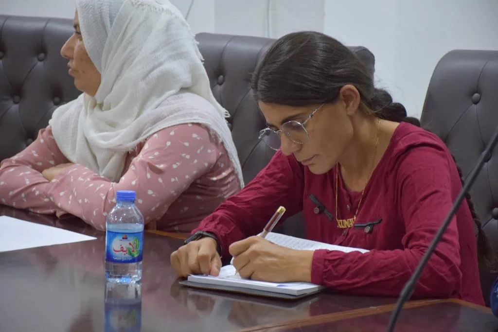 منتدى المرأة الشابة حول الحرب الخاصة