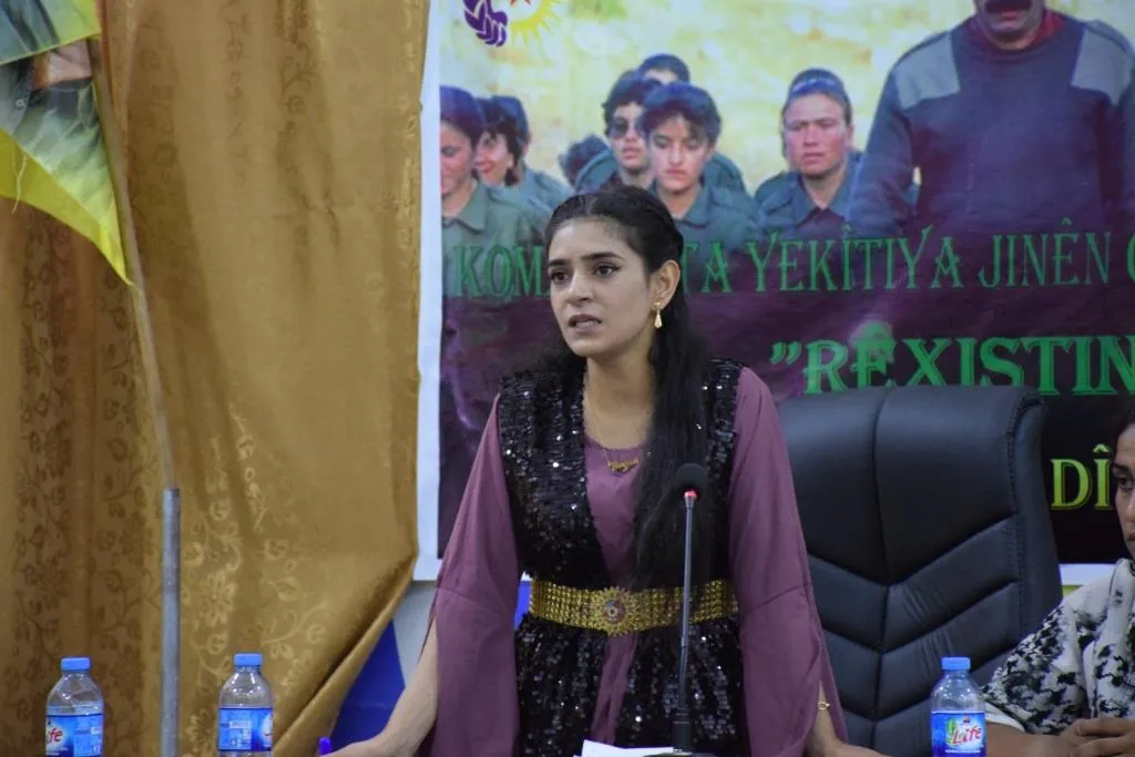 منتدى المرأة الشابة حول الحرب الخاصة