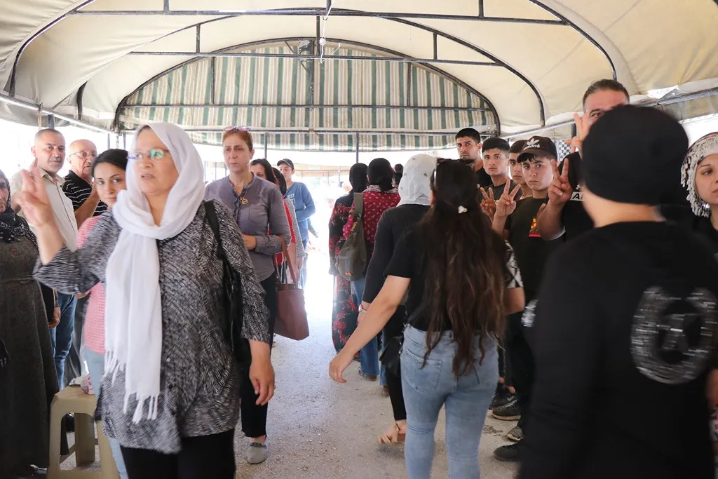 تقديم واجب العزاء لذوي الشهيدة نورشين سرحد