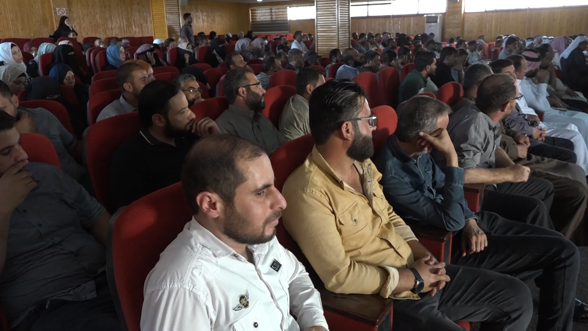 محاضرة تعريفية بقفزة 15 آب وحياة الشهيد معصوم قورقماز في دير الزور