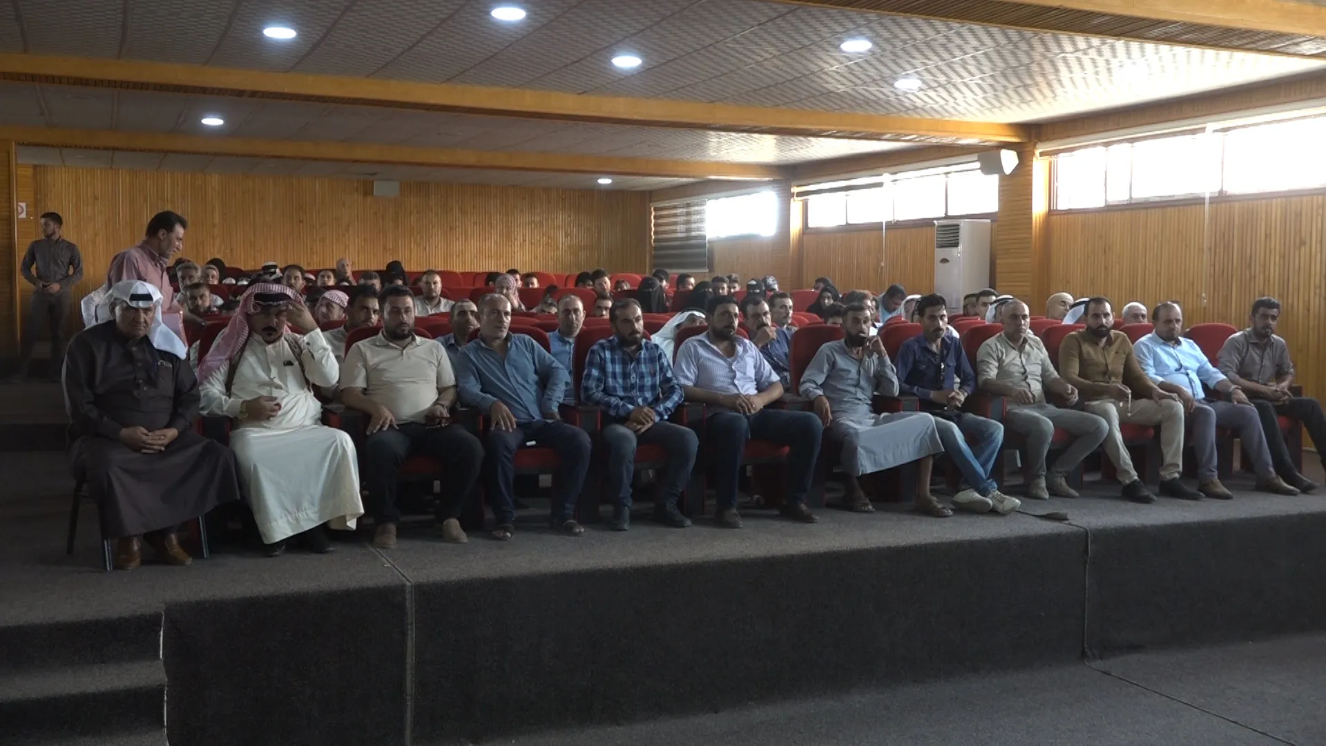 محاضرة تعريفية بقفزة 15 آب وحياة الشهيد معصوم قورقماز في دير الزور
