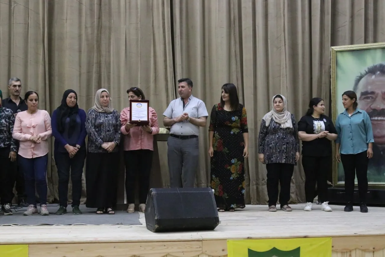 الإدارة الذاتية لإقليم الجزيرة تكرّم اللجان التي حمت المحاصيل الزراعية