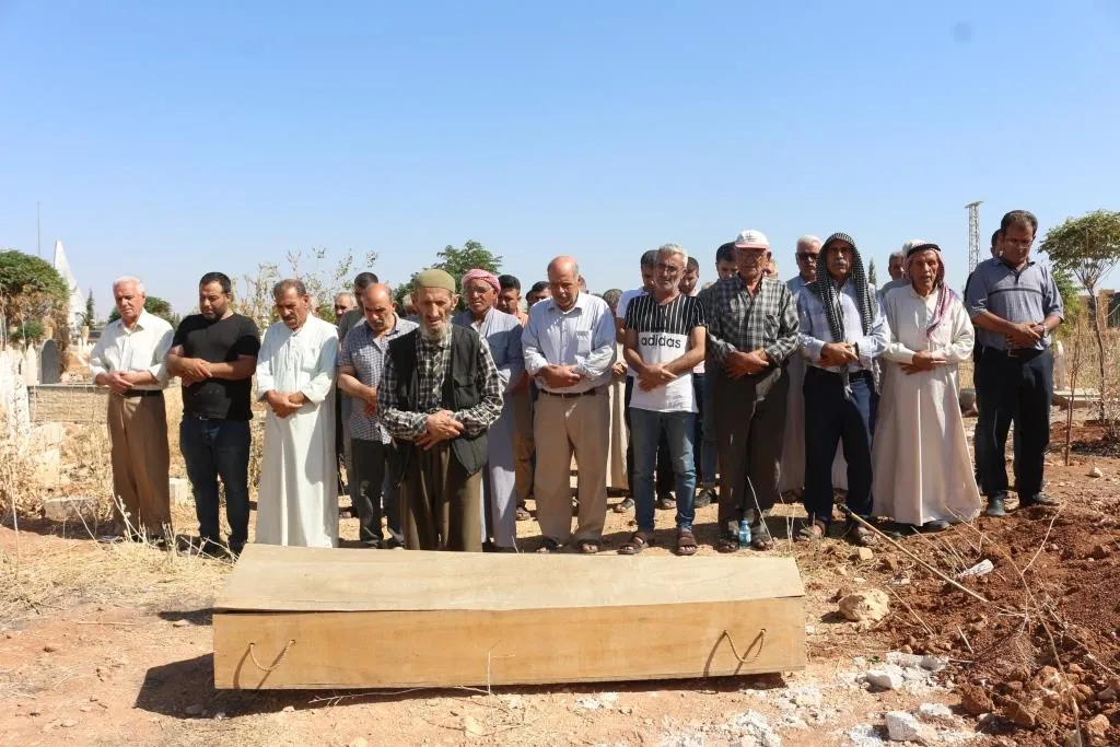 جثمان الشخصية الوطنية عثمان حج علي يوارى الثرى في مقبرة ترميك