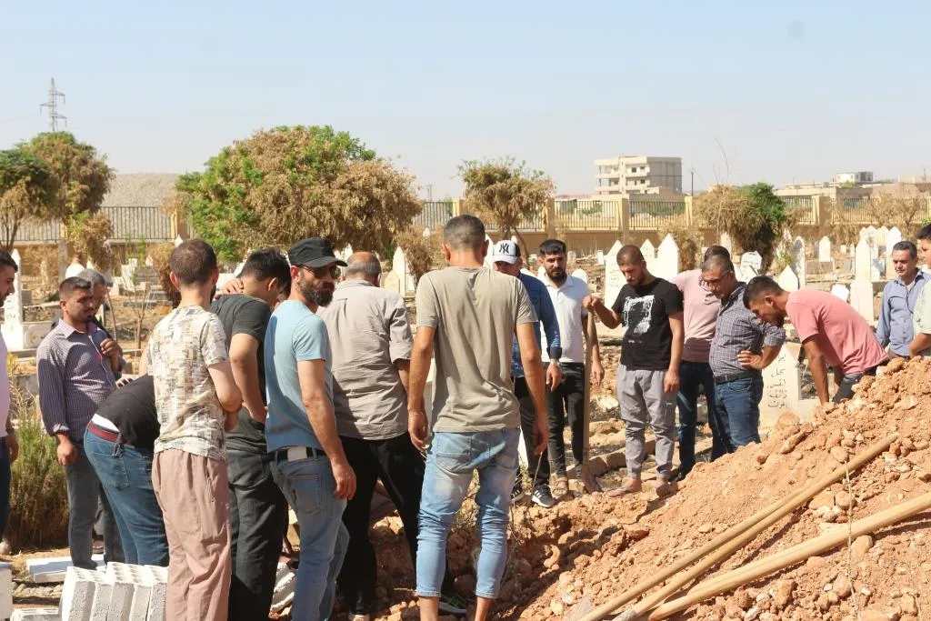 جثمان الشخصية الوطنية عثمان حج علي يوارى الثرى في مقبرة ترميك