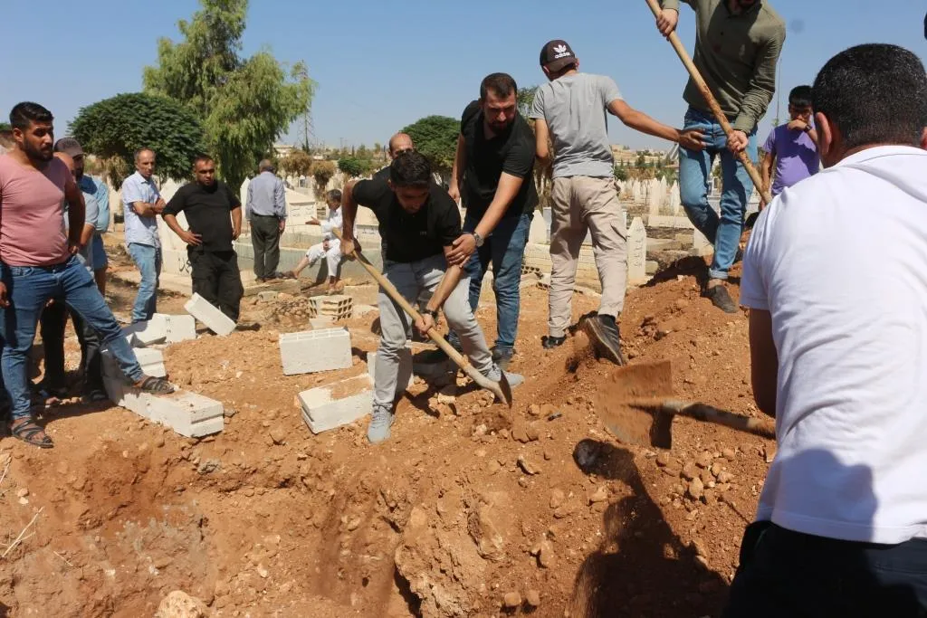 جثمان الشخصية الوطنية عثمان حج علي يوارى الثرى في مقبرة ترميك