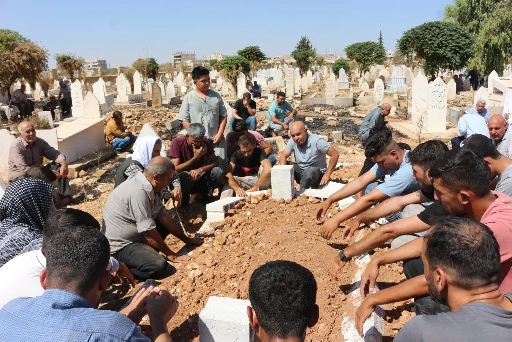 جثمان الشخصية الوطنية عثمان حج علي يوارى الثرى في مقبرة ترميك