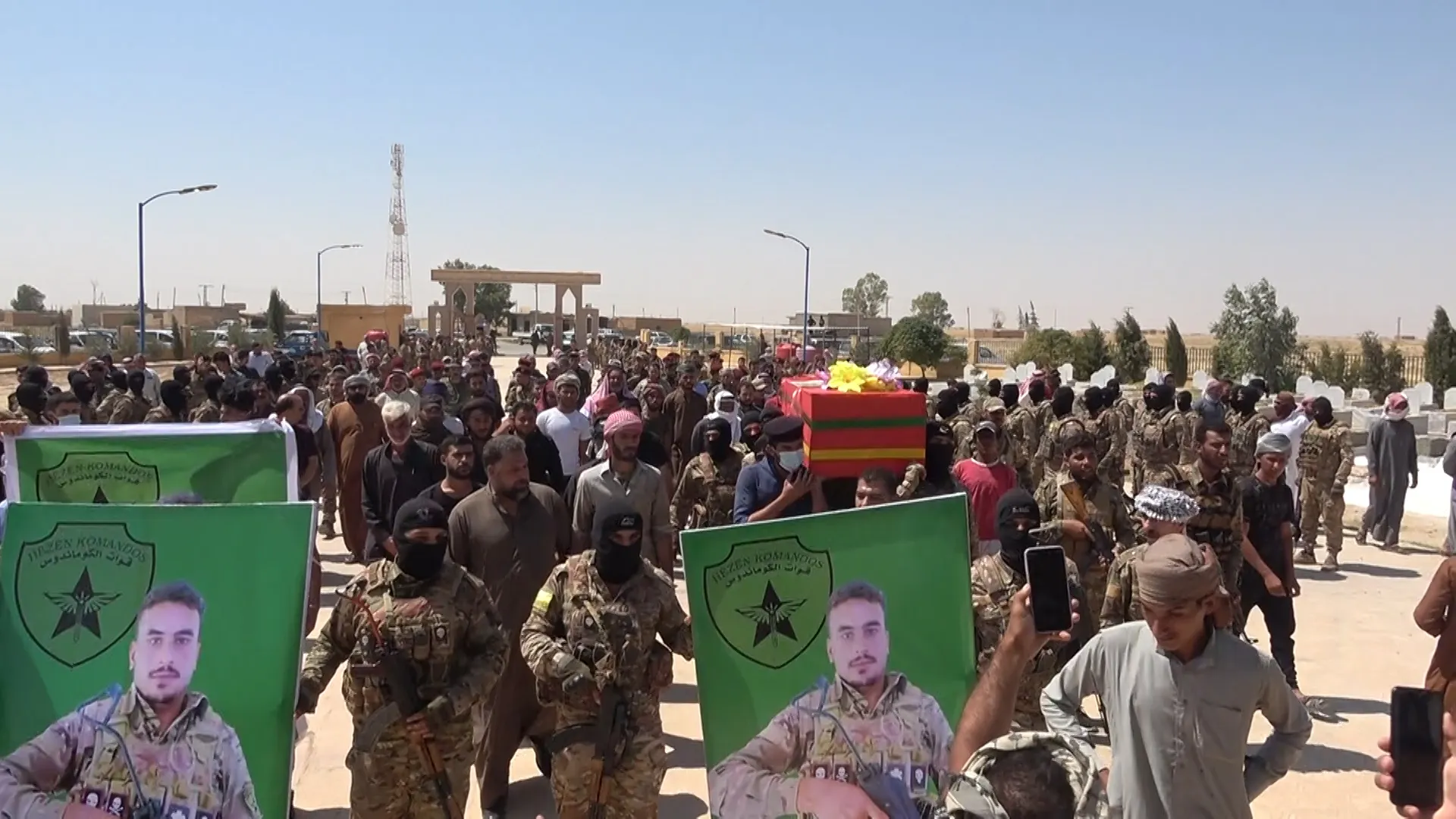 تشييع جثمان الشهيد باز إلى مثواه الأخير في دير الزور