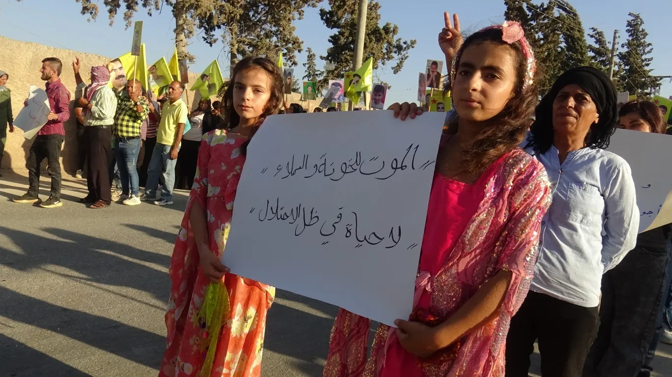 ذوو الشهداء في عفرين والشهباء ينددون بالاحتلال والخيانة