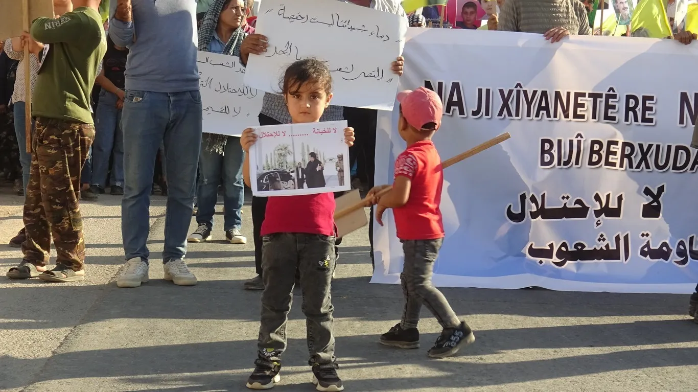 ذوو الشهداء في عفرين والشهباء ينددون بالاحتلال والخيانة