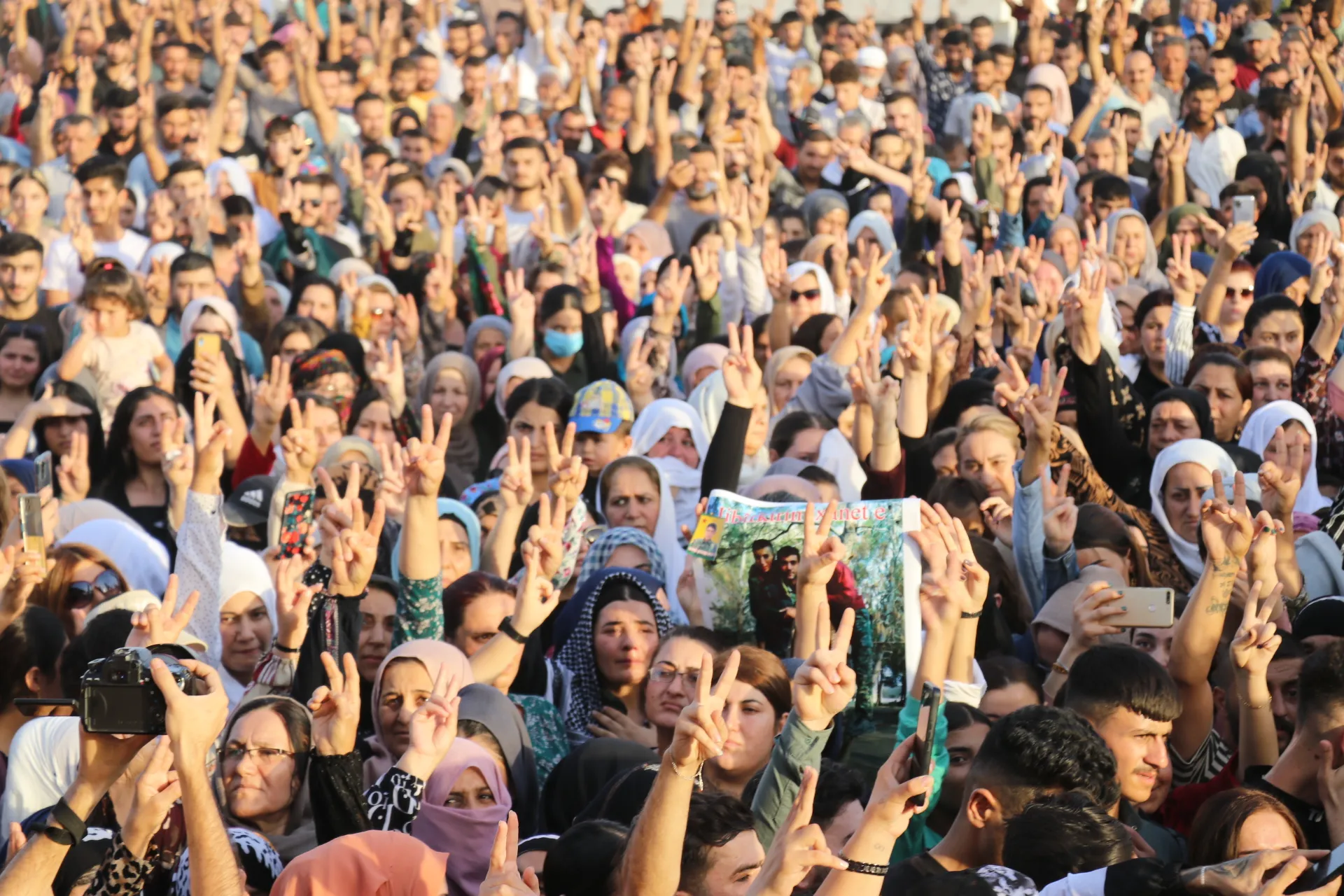 تشييع شهداء وحدات حماية الشعب بمراسم مهيبة في قامشلو