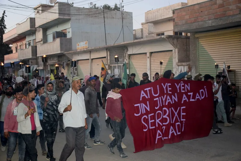 شبيبة تل تمر... سنبقى في ساحات النضال حتى تحقيق الحرية الجسدية للقائد