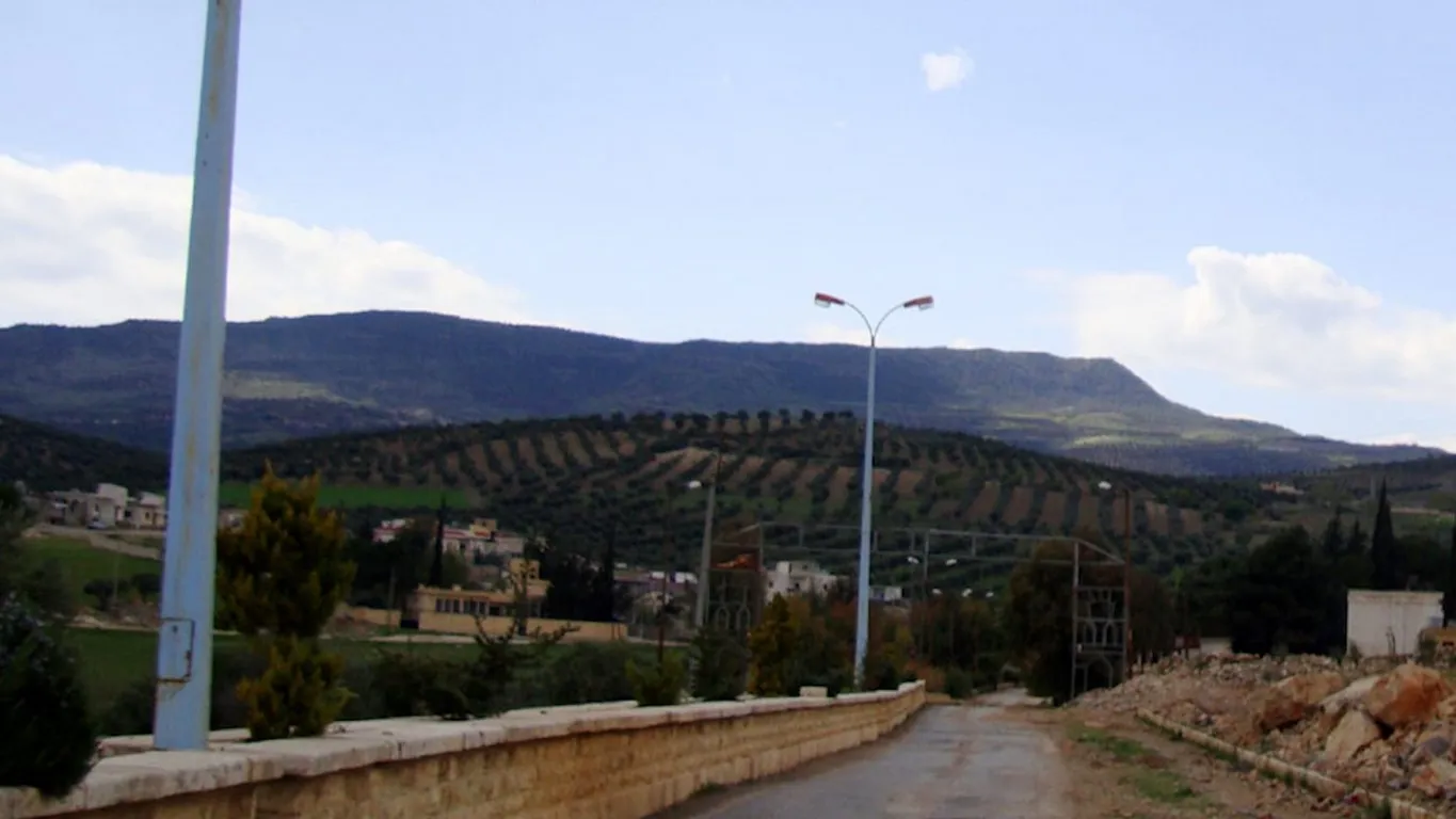 "كفى نهباً وتدميراً"
