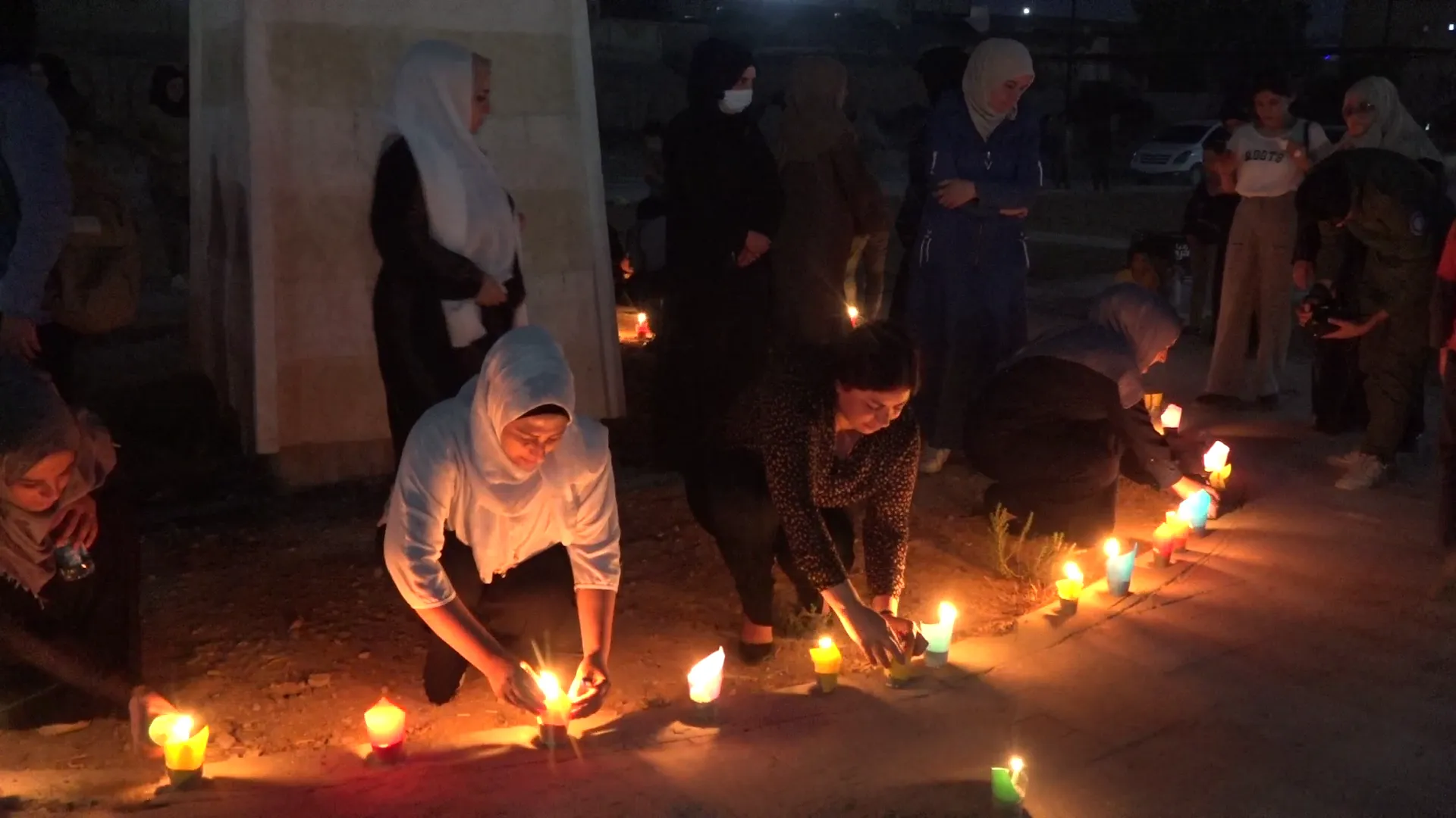 ​​​​​​​إيقاد الشموع في شمال وشرق سوريا عشية ذكرى الإبادة الجماعية بحق الإيزيديين