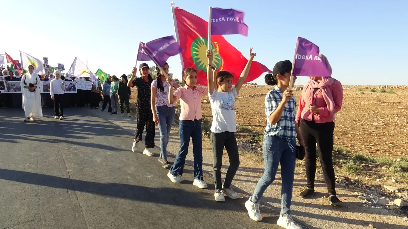 تظاهرة في الشهباء دعماً لنساء شنكال وأفغانستان 