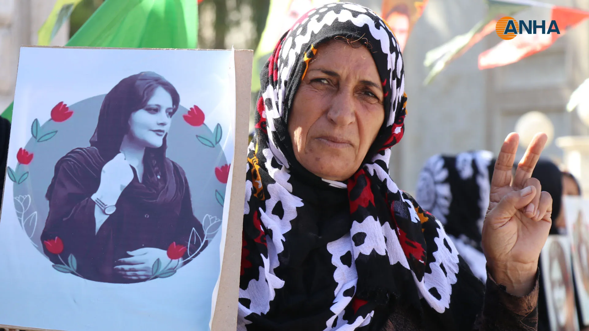 مقتطفات من إحياء ذكرى انتفاضة Jin, Jiyan, Azadî وجينا أميني