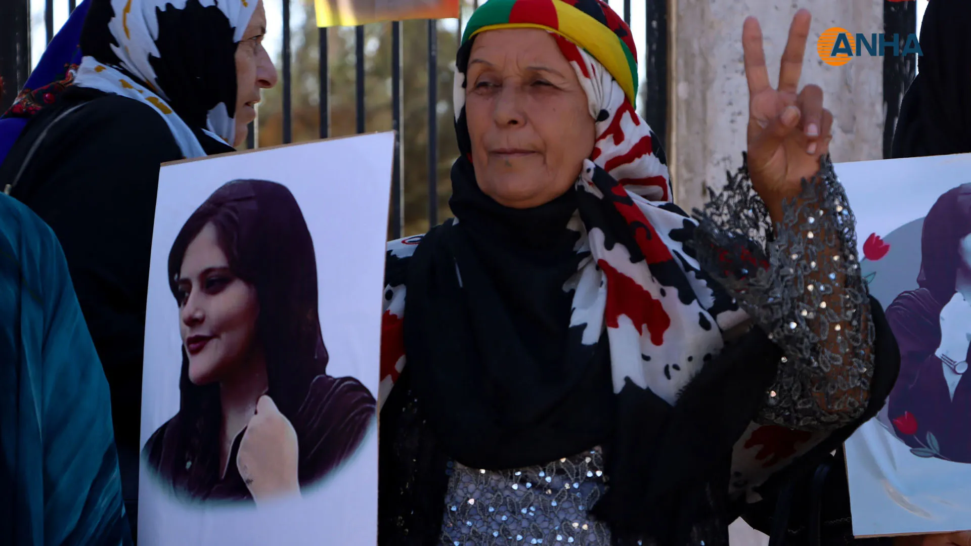مقتطفات من إحياء ذكرى انتفاضة Jin, Jiyan, Azadî وجينا أميني