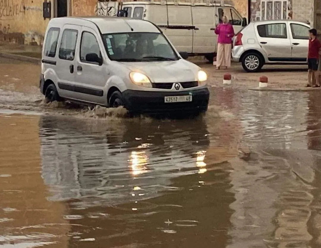 مع انشغال غرب البلاد بالزلزال.. جنوب المغرب يشهد سيولاً عارمة
