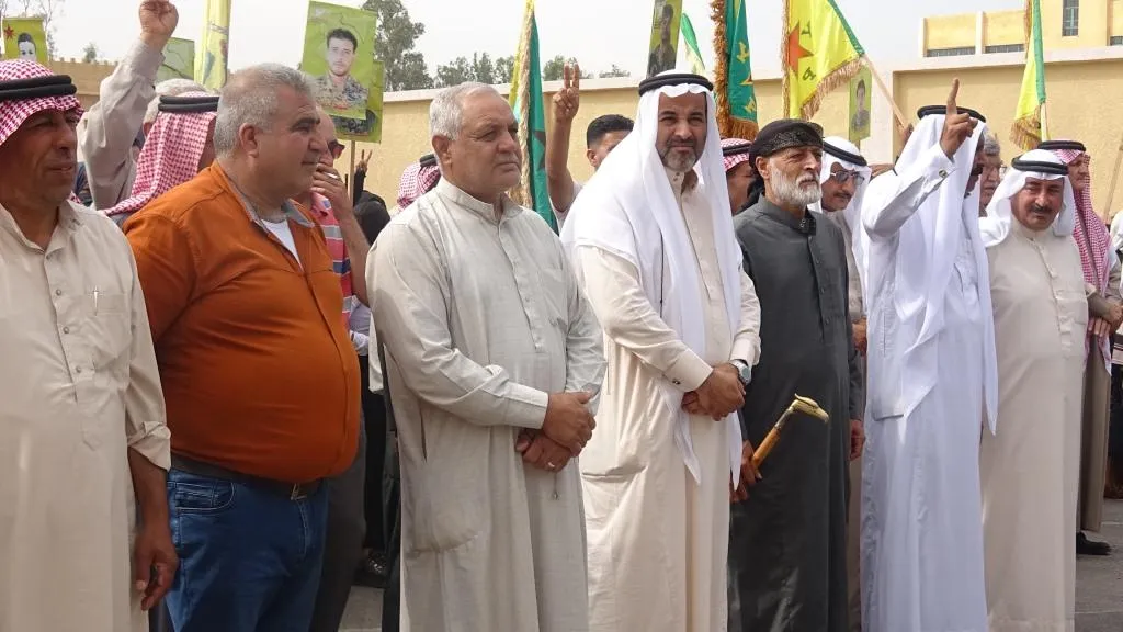مسيرة حاشدة في الرقة تقديراً لجهود قسد في إرساء الأمان