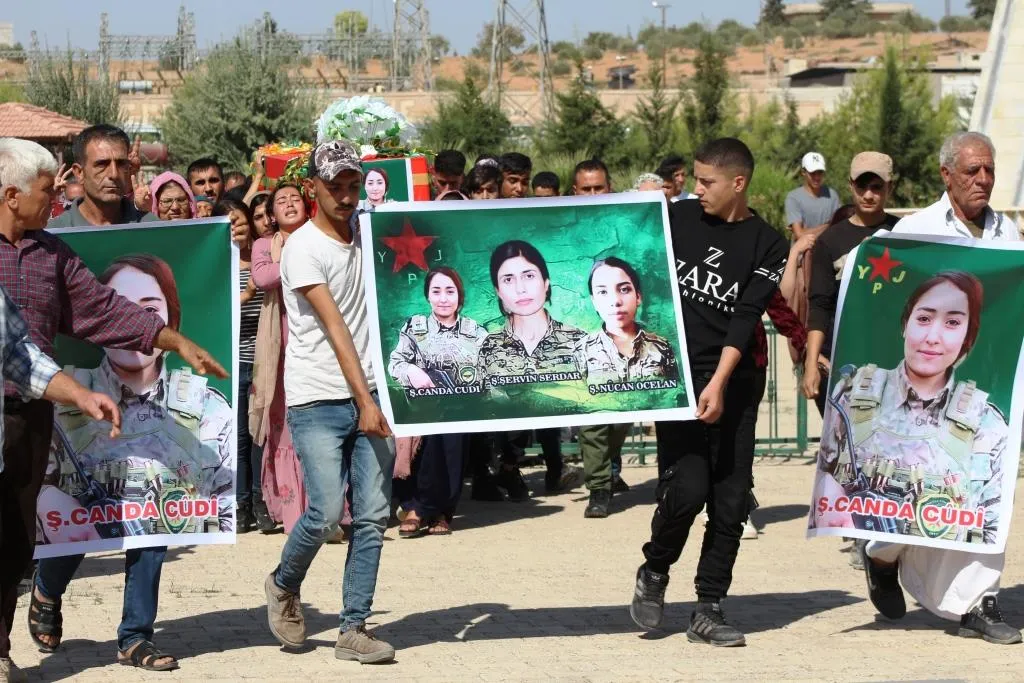 جثمان مقاتلة YPJ جاندا جودي يوارى الثرى وسط تأكيدات على تصعيد النضال