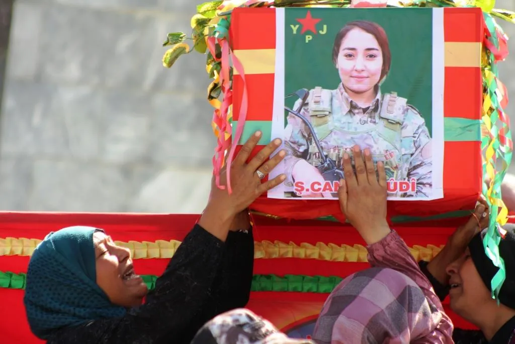 جثمان مقاتلة YPJ جاندا جودي يوارى الثرى وسط تأكيدات على تصعيد النضال