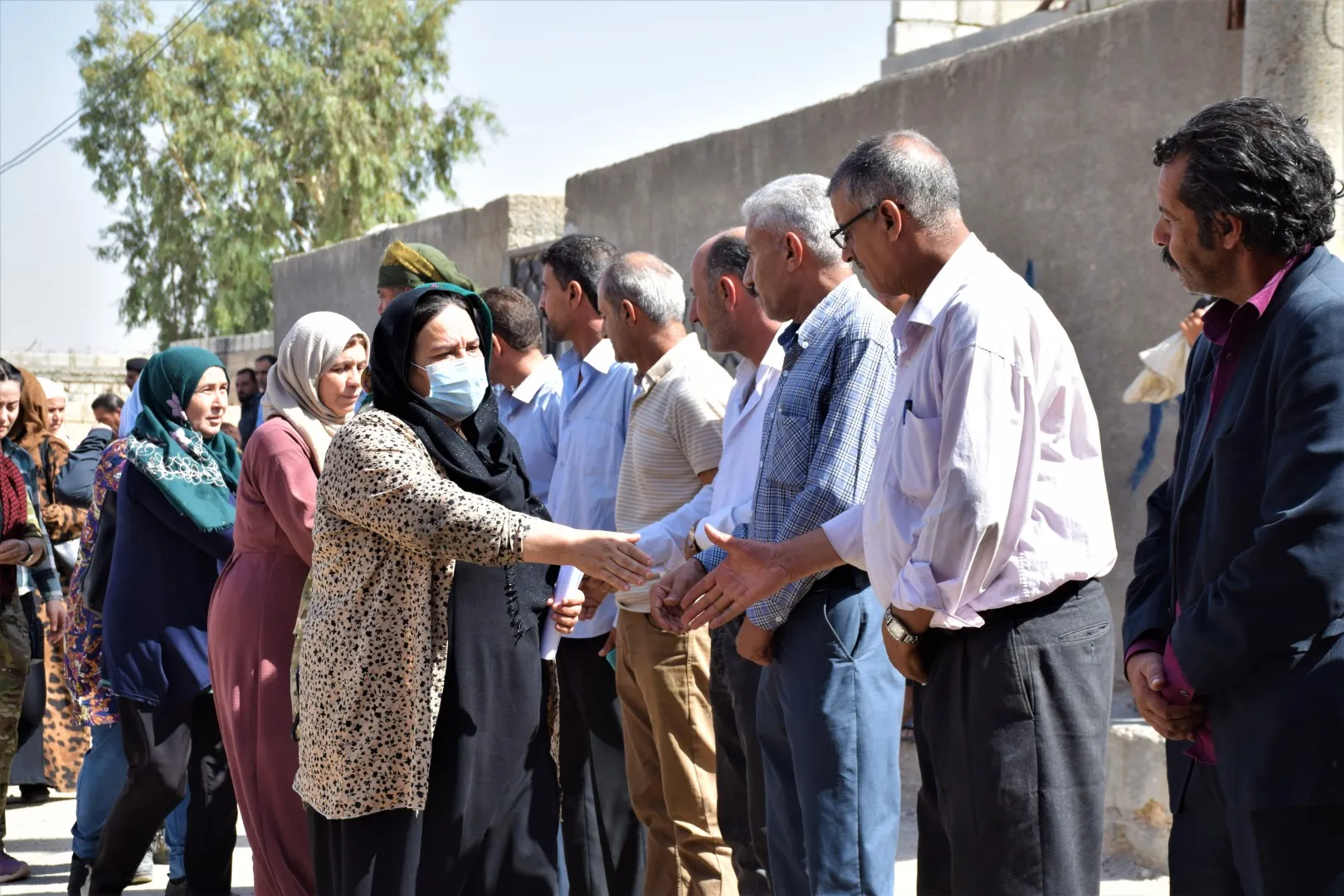 أهالي الحسكة يقدمون واجب عزاء لذوي أحد شهداء عملية "تعزيز الأمن"