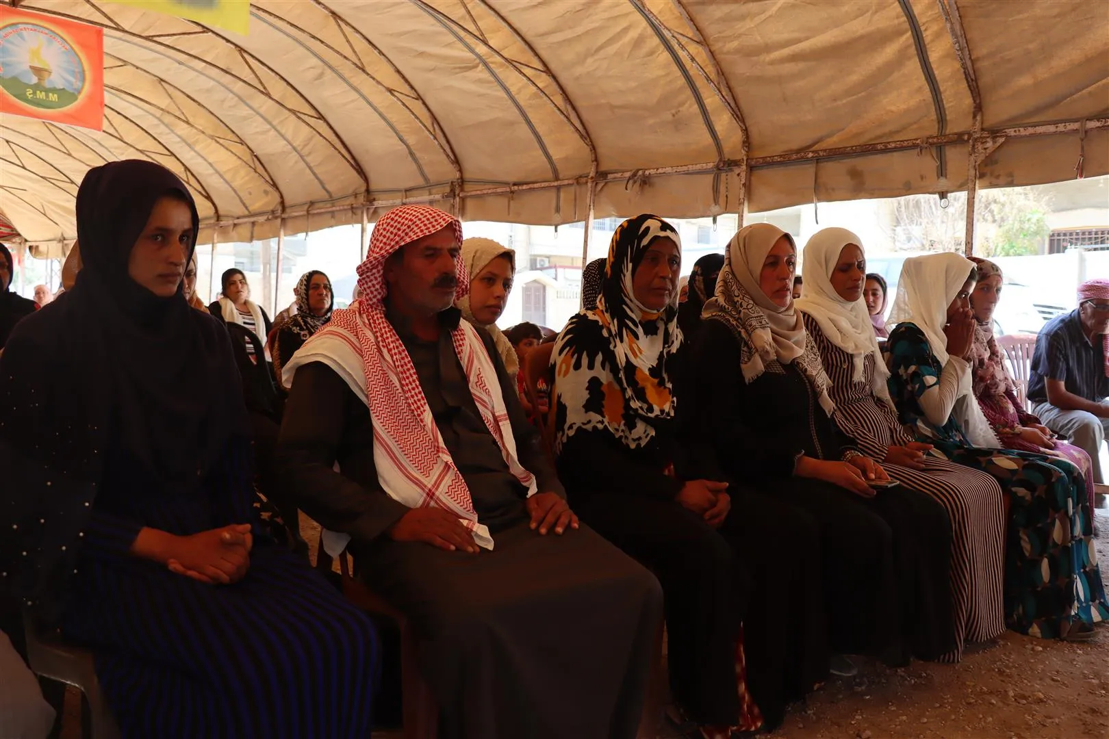 أهالي الحسكة يقدّمون واجب العزاء لذوي الشهيد أحمد الخضر
