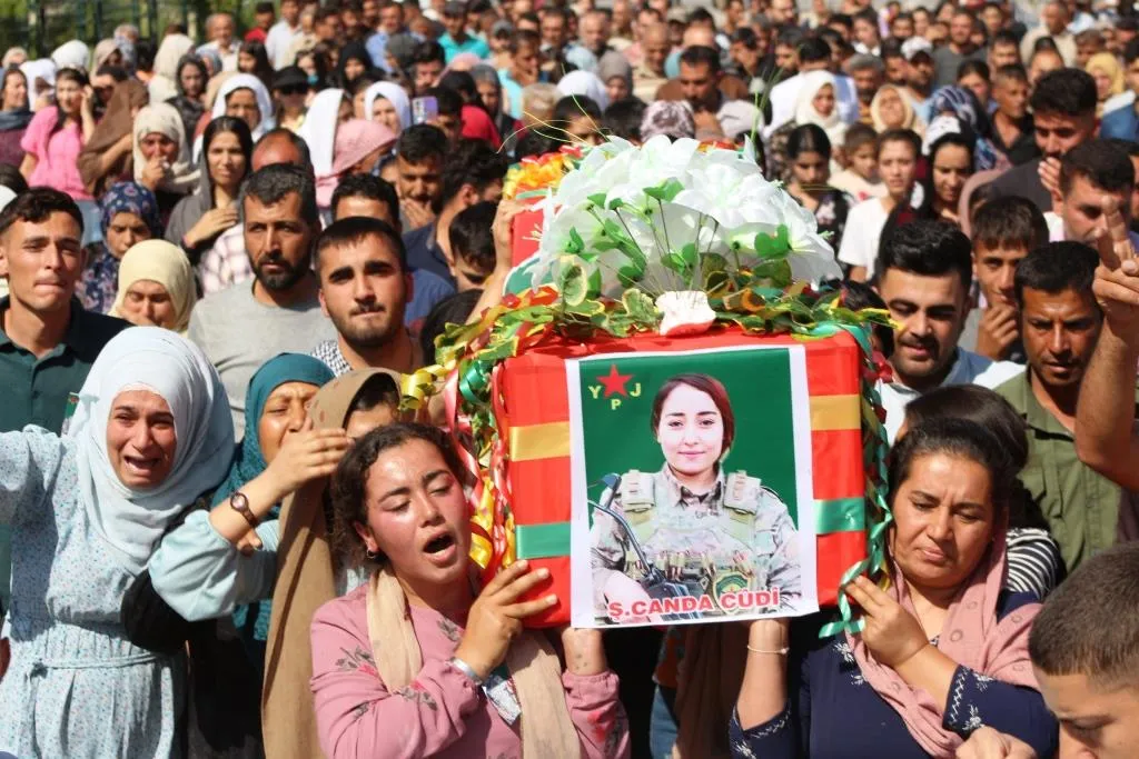 جثمان مقاتلة YPJ جاندا جودي يوارى الثرى وسط تأكيدات على تصعيد النضال